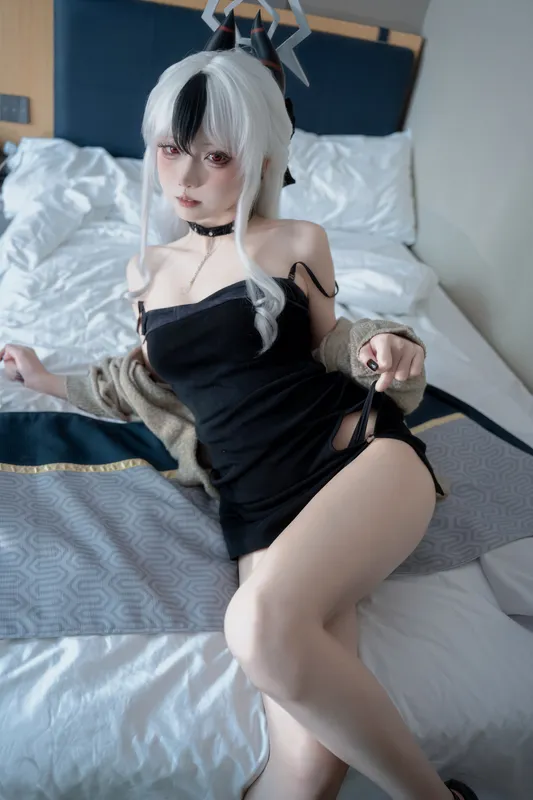 纸悦Etsu ko cosplay 鬼方佳代子 (蔚蓝档案) – photo 9 of 34