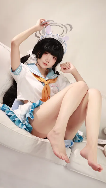 7902
