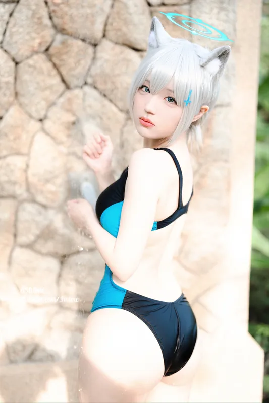 弥美 cosplay 砂狼白子 (蔚蓝档案) – photo 12 of 23