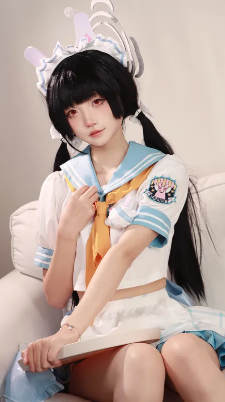 7902