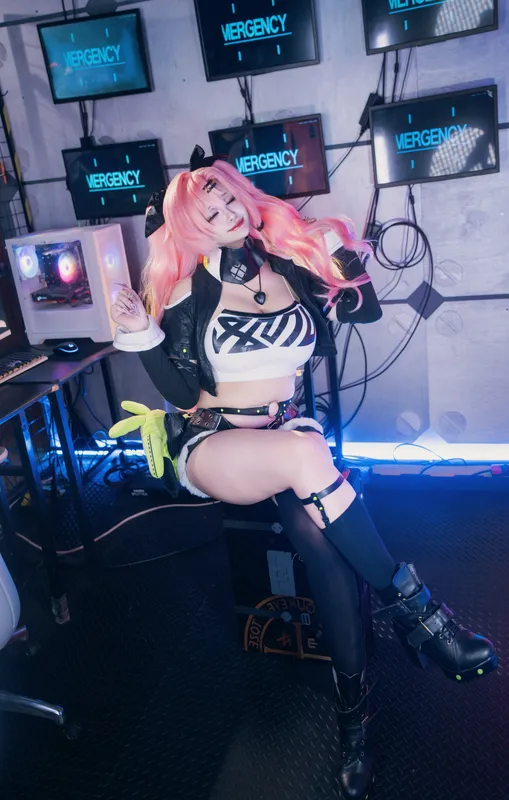 KING ANGEL cosplay 妮可·德玛拉 (绝区零) – photo 12 of 28