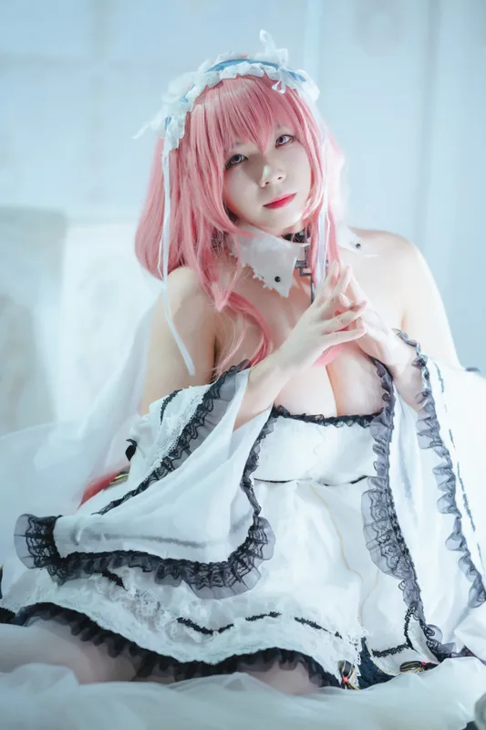 8922