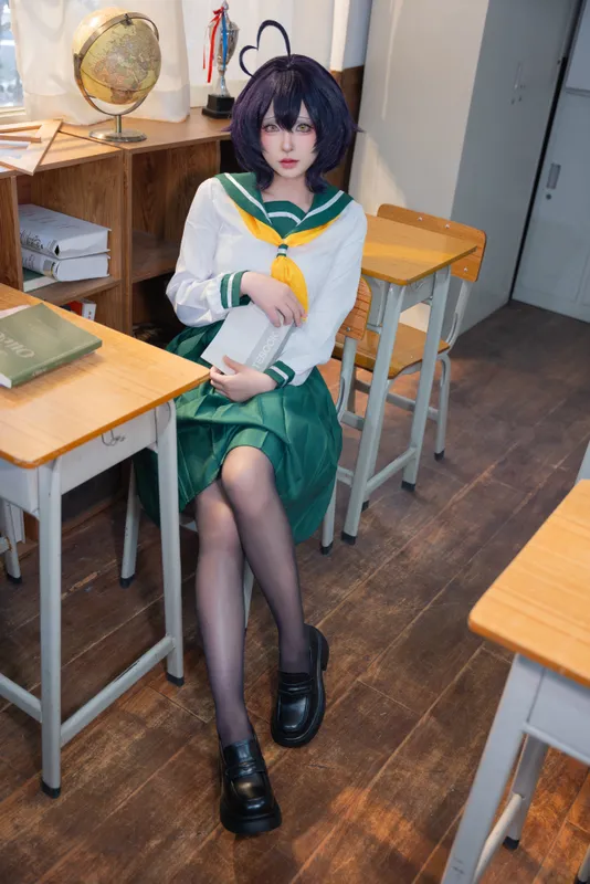 8528