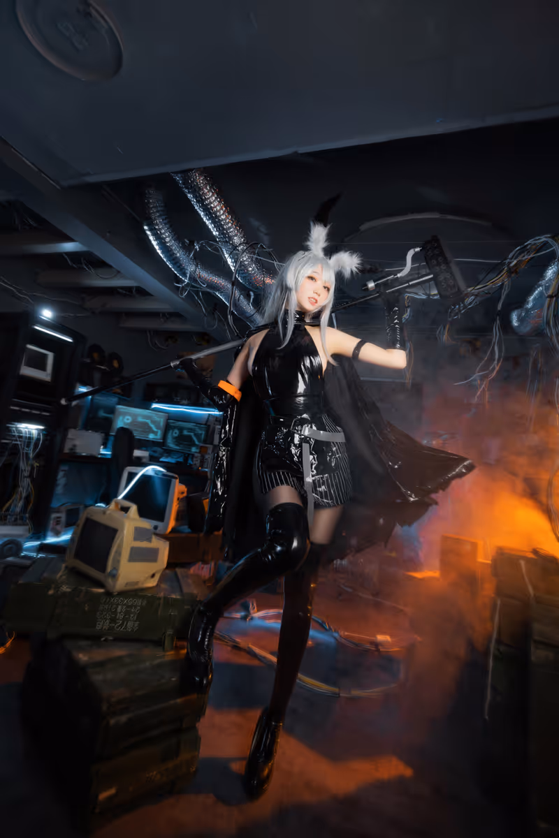 周叽是可爱兔兔 cosplay 暴行 (明日方舟) – photo 11 of 22