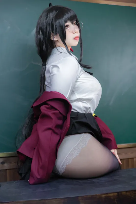 10496