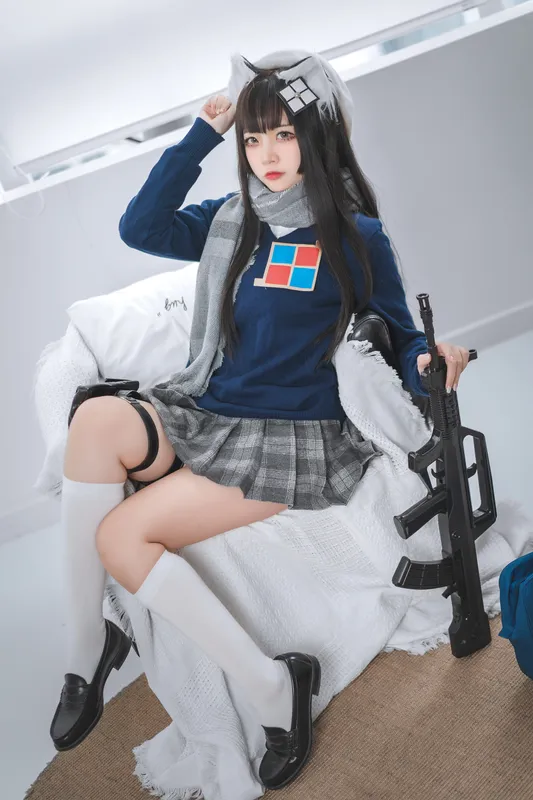 8878