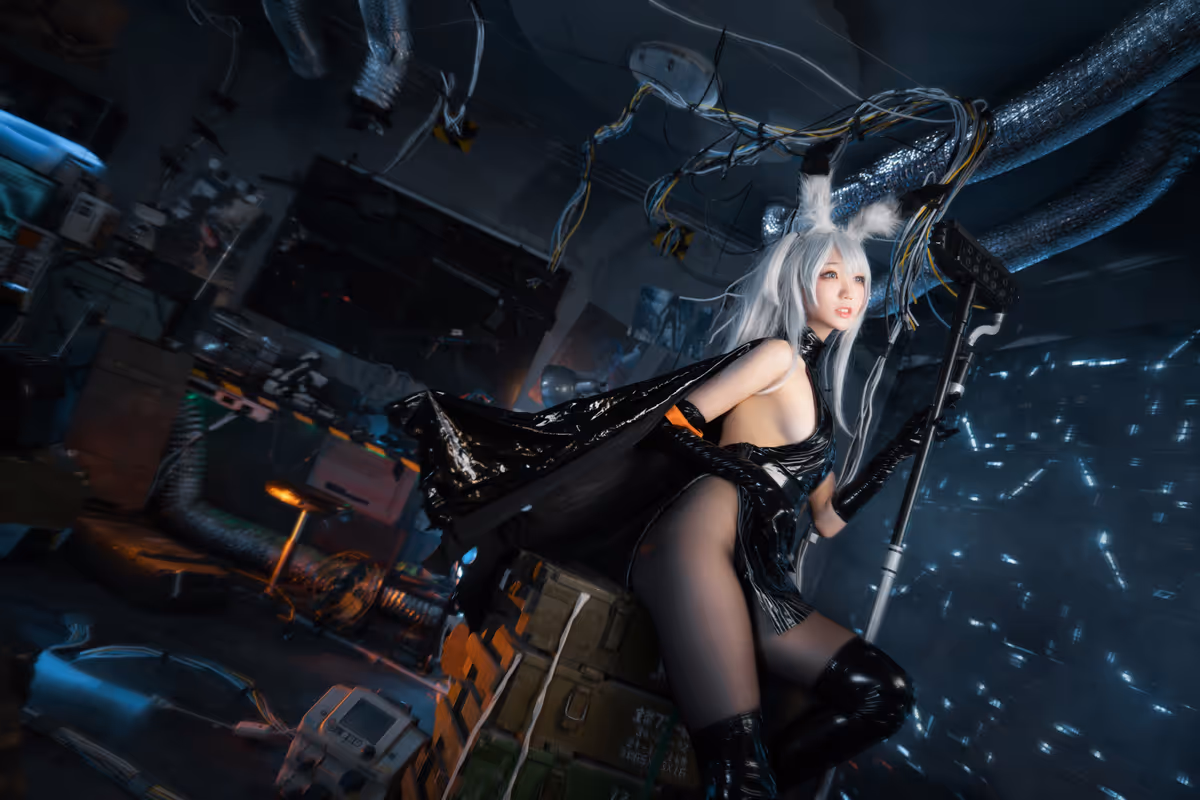 周叽是可爱兔兔 cosplay 暴行 (明日方舟) – photo 9 of 22