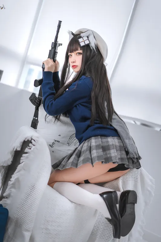 8878
