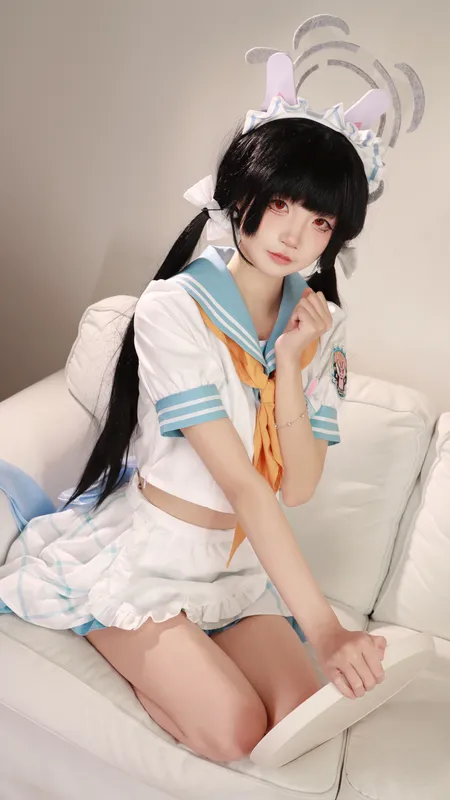 7902