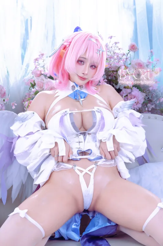 10608