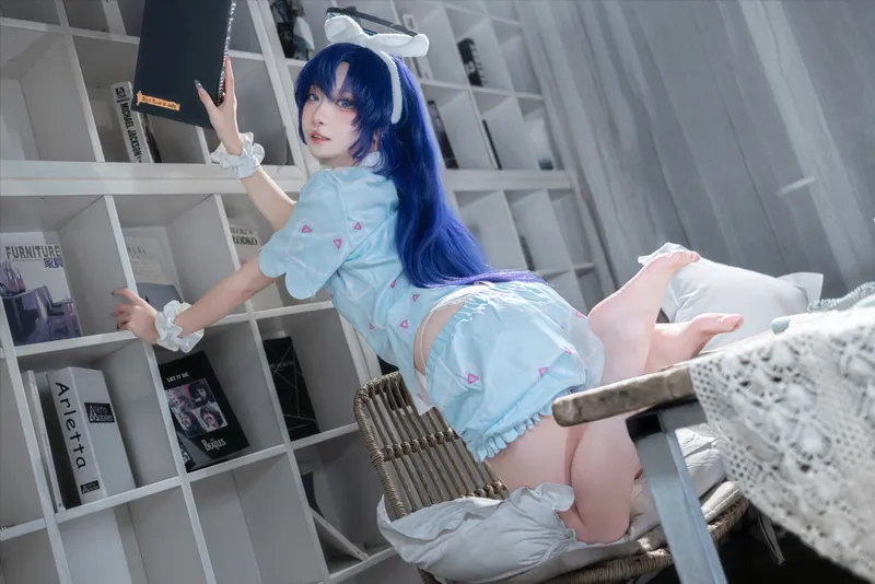 8457