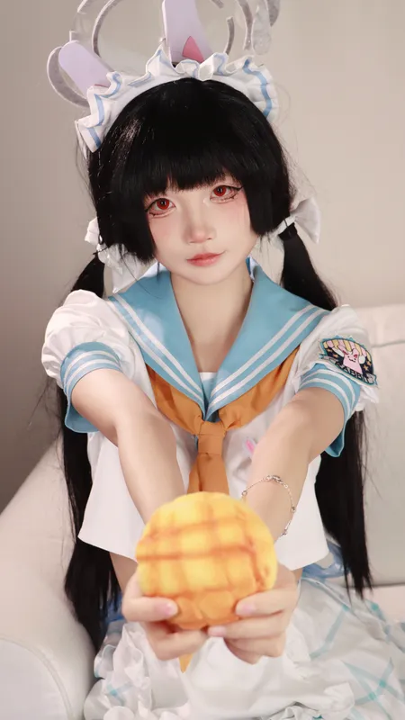7902