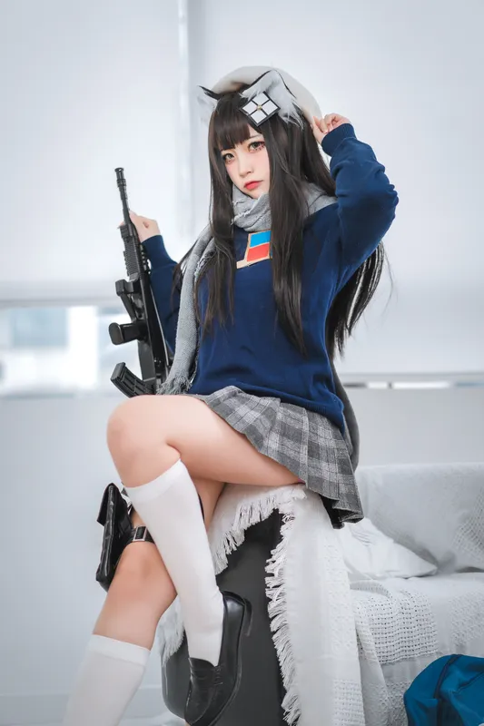 8878