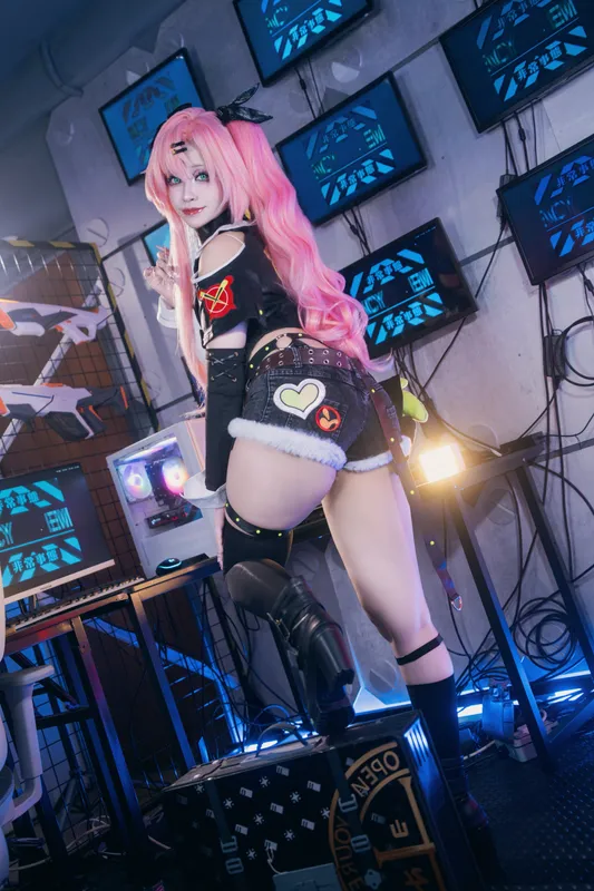KING ANGEL cosplay 妮可·德玛拉 (绝区零) – photo 9 of 28