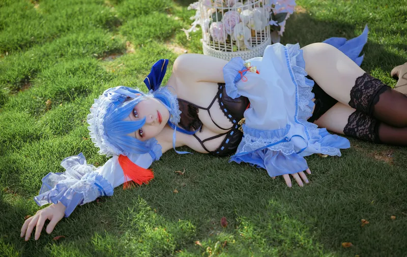 10633