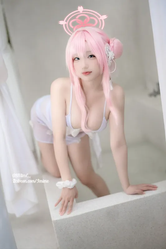弥美 cosplay 水羽三森 (蔚蓝档案) – photo 12 of 29