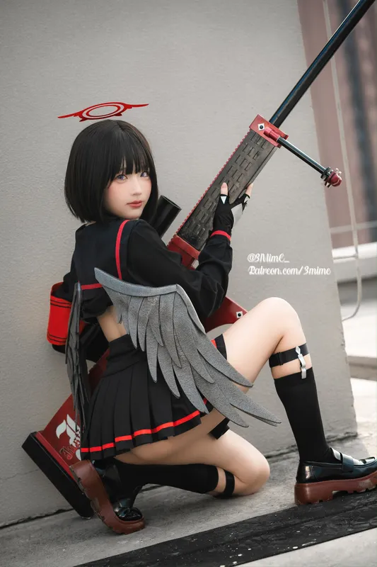 弥美 cosplay 静山真白 (蔚蓝档案) – photo 12 of 80