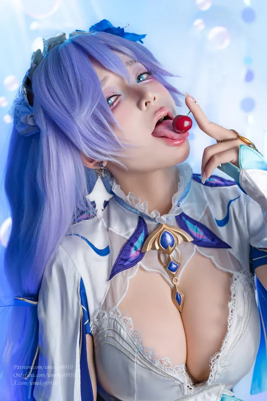 8632