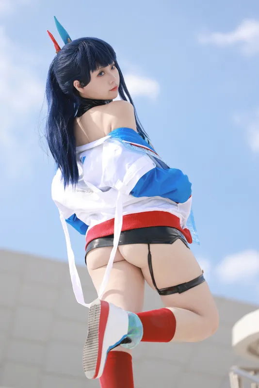8925