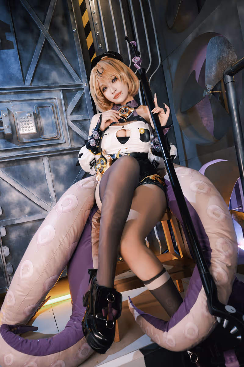 KING ANGEL cosplay 伊德海莉·墨菲 (绝区零) – photo 10 of 62