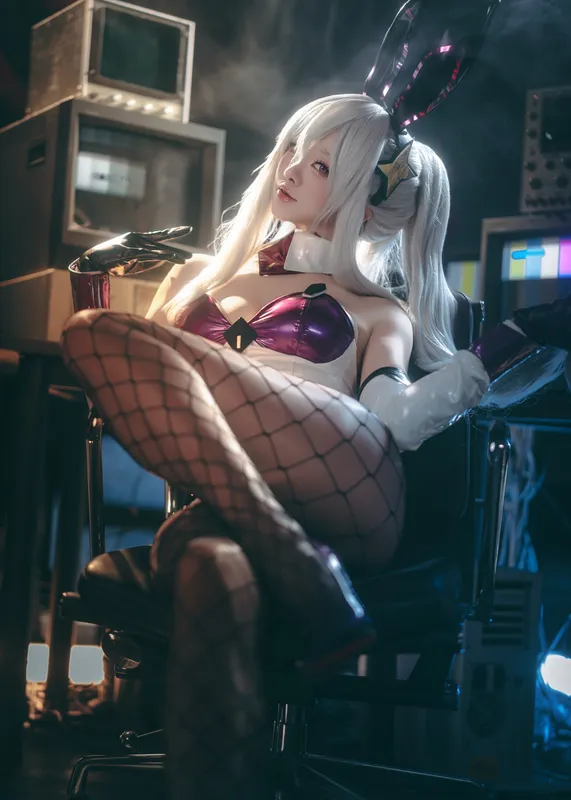 8598