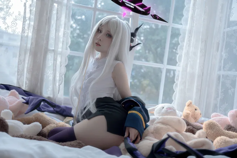 8806