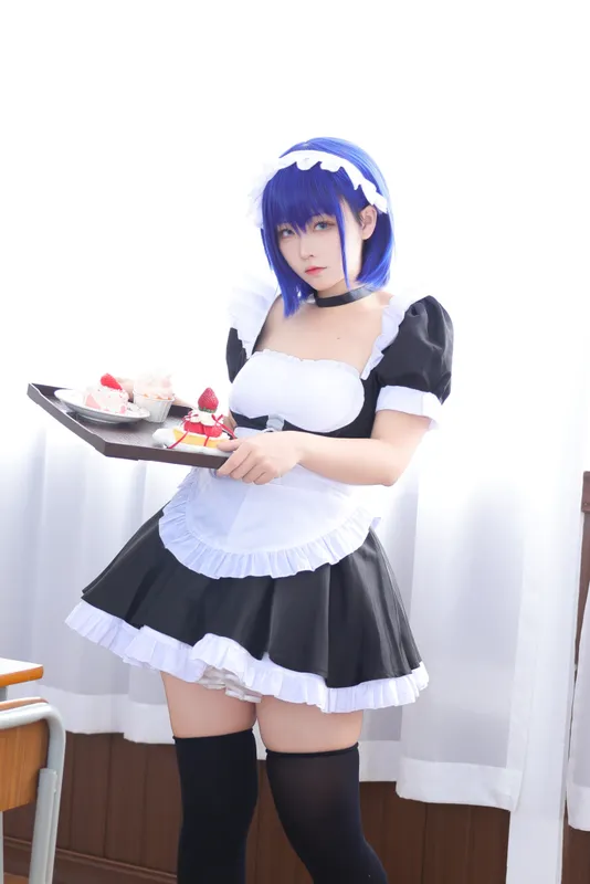8900