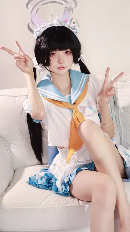7902