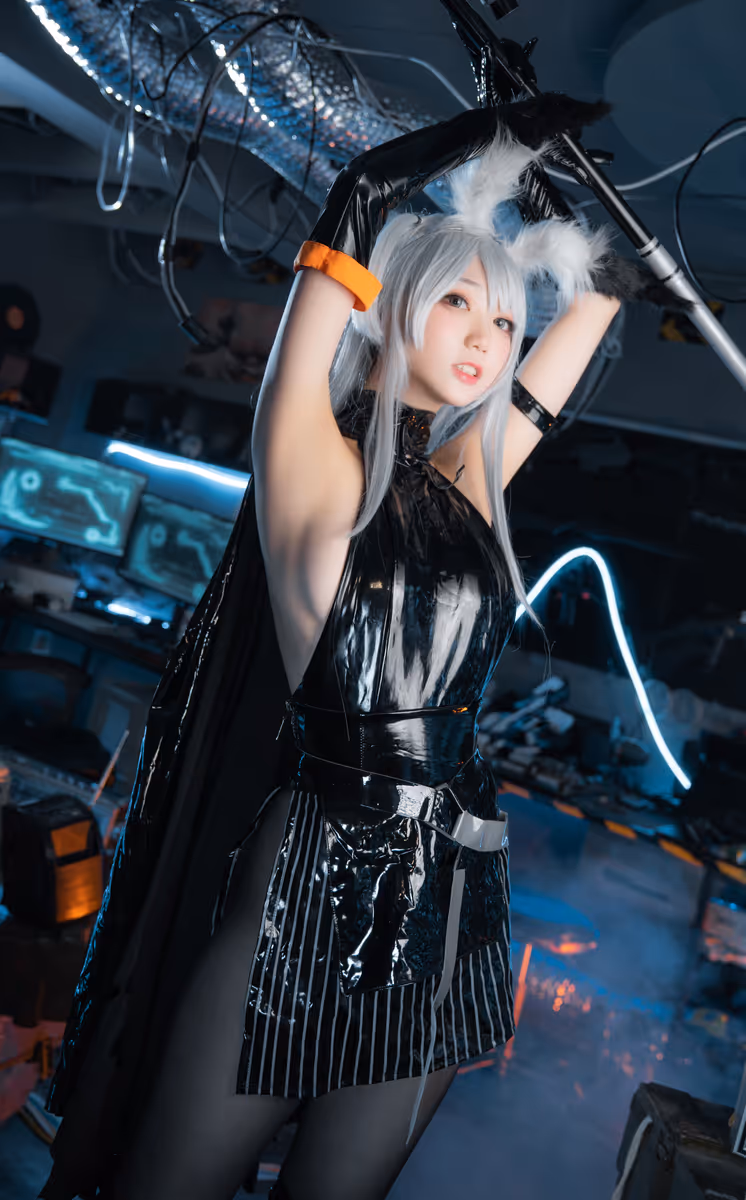 周叽是可爱兔兔 cosplay 暴行 (明日方舟) – photo 5 of 22