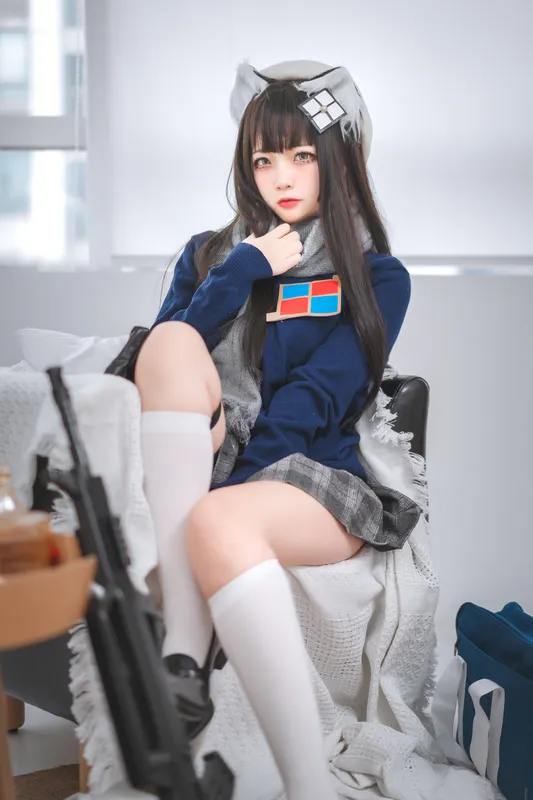 8878