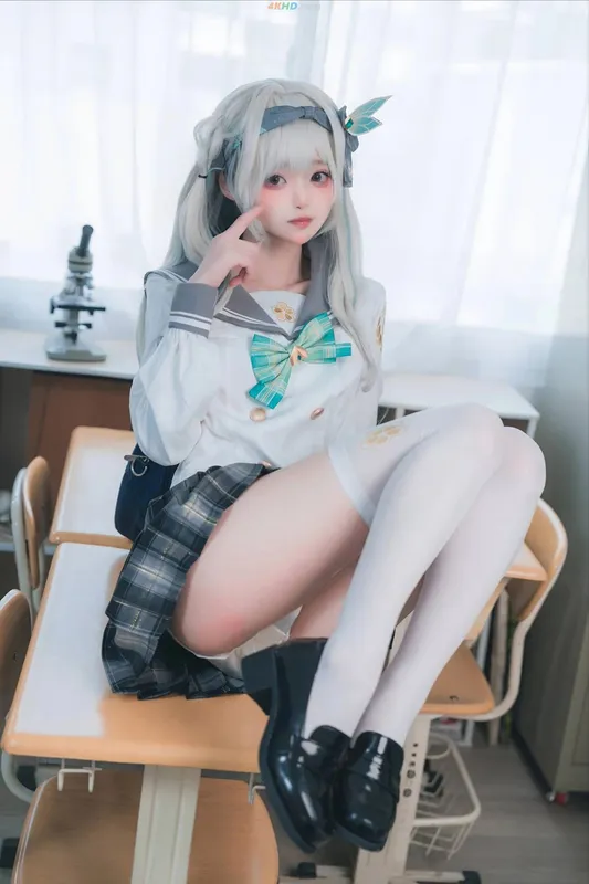 10677
