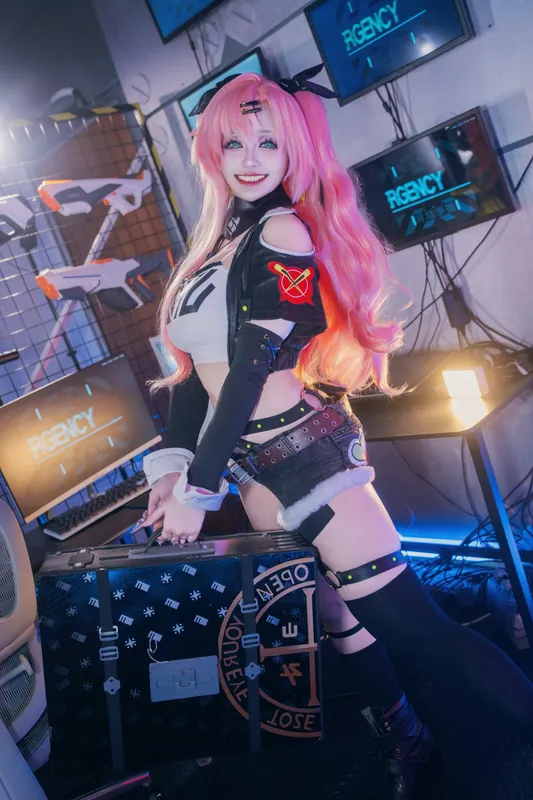 KING ANGEL cosplay 妮可·德玛拉 (绝区零) – photo 7 of 28