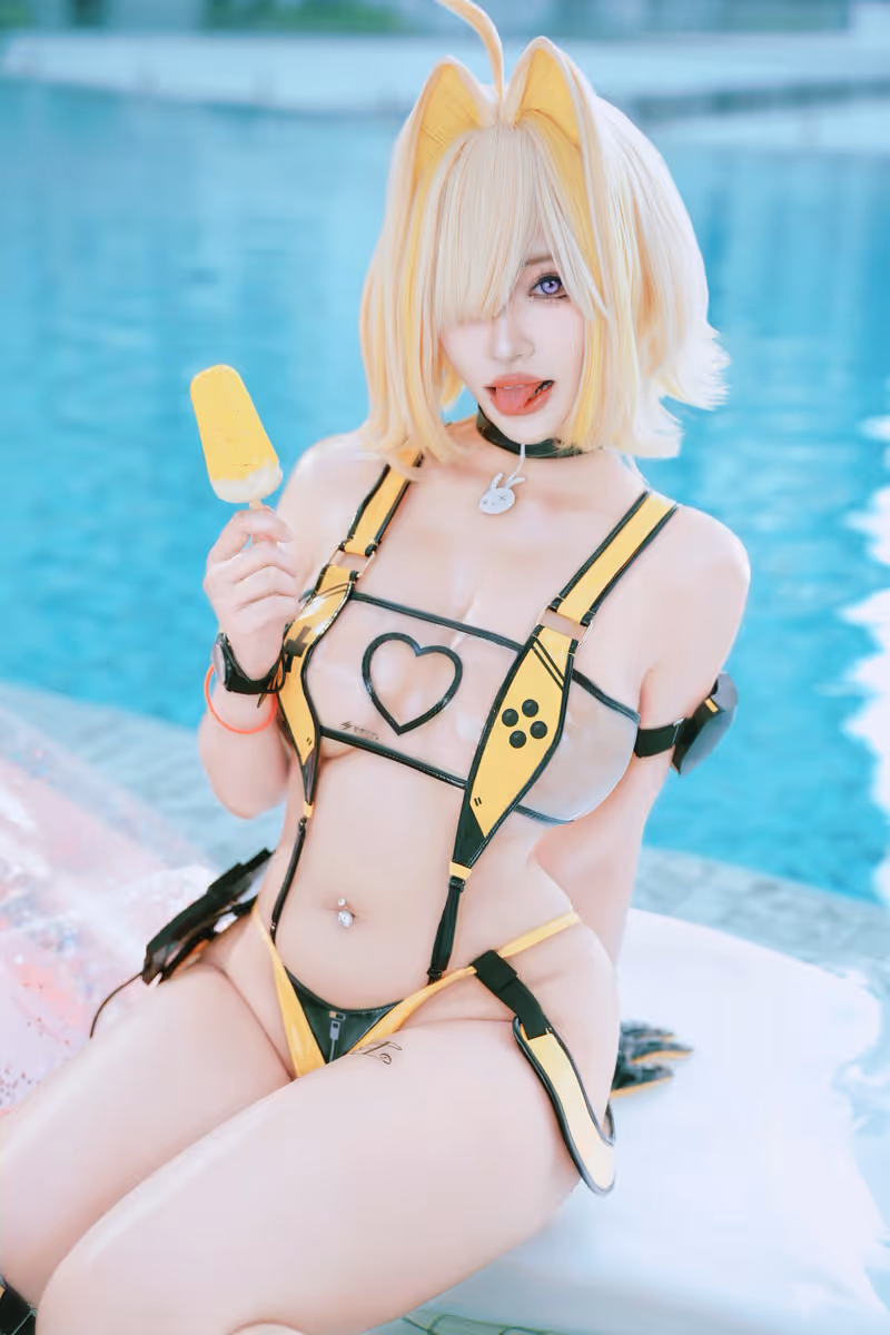 KING ANGEL cosplay Elegg (Goddess of Victory: Nikke) – photo 11 of 35