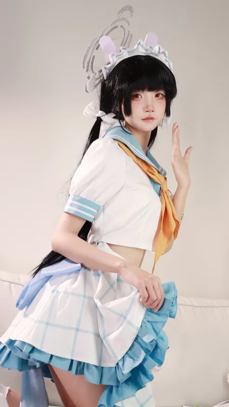 7902