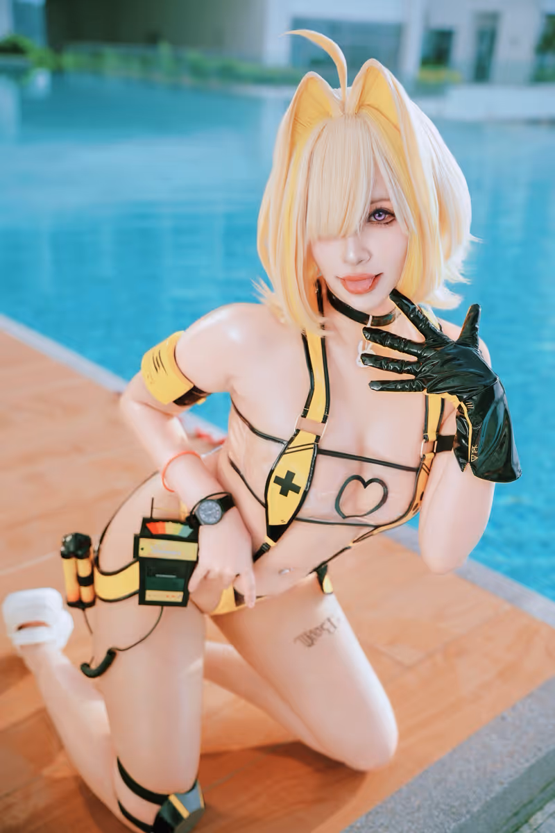 KING ANGEL cosplay Elegg (Goddess of Victory: Nikke) – photo 7 of 35