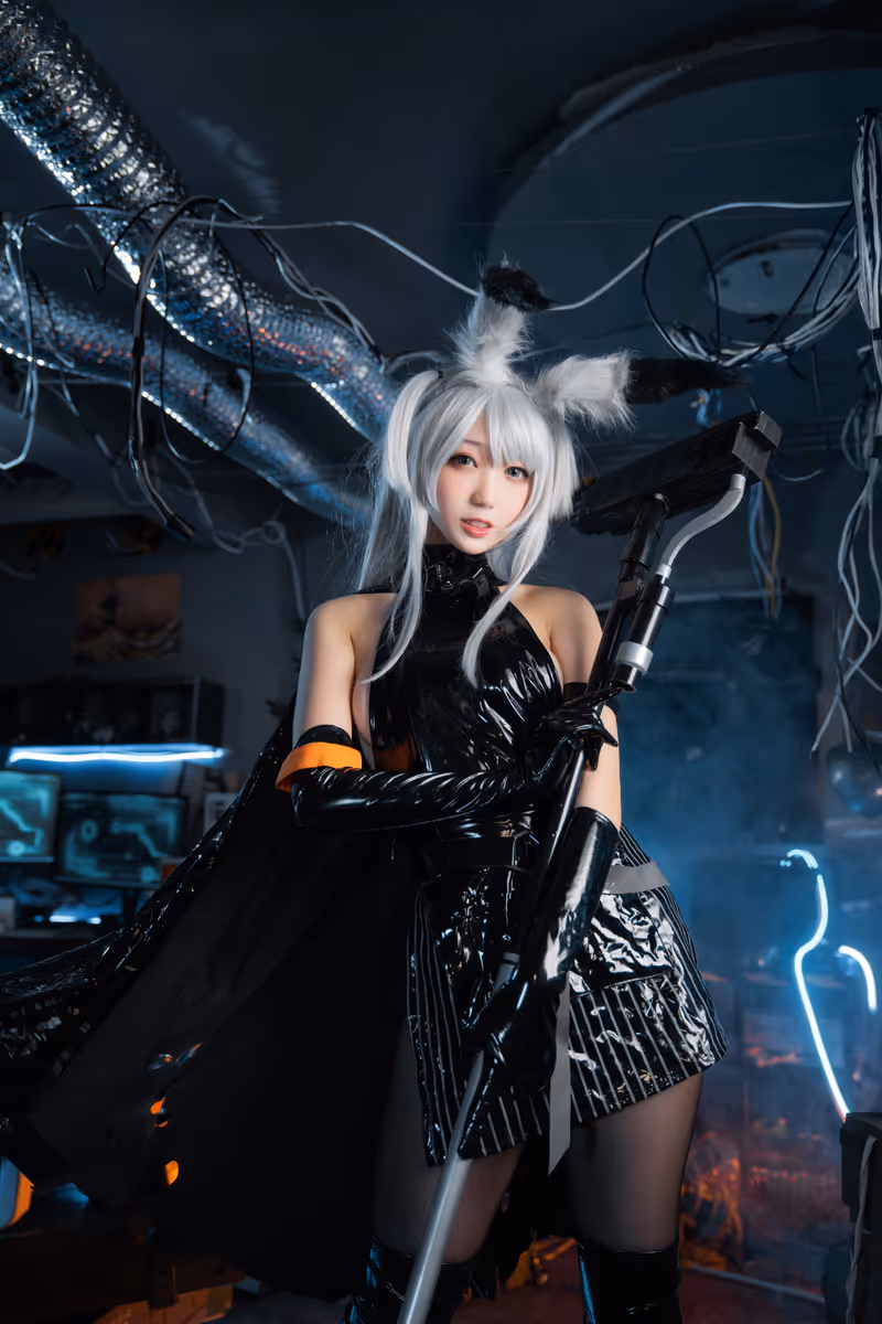 周叽是可爱兔兔 cosplay 暴行 (明日方舟) – photo 7 of 22