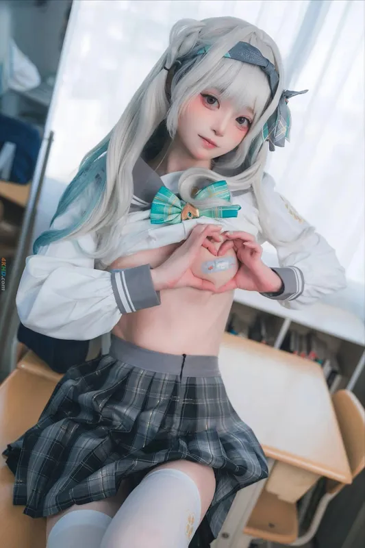 10677