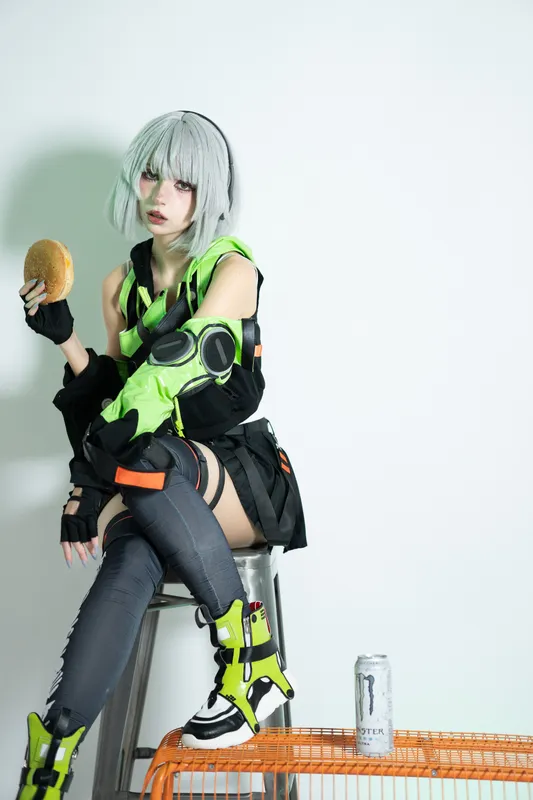 8477