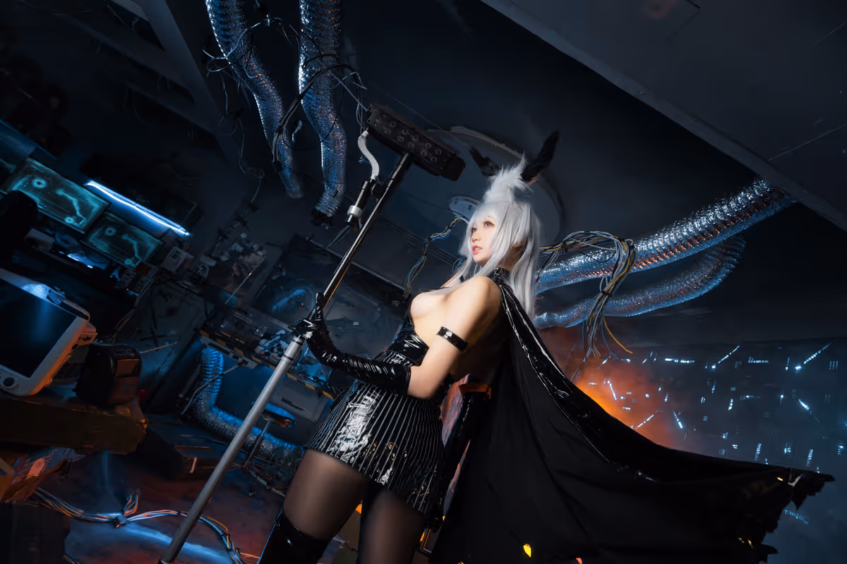 周叽是可爱兔兔 cosplay 暴行 (明日方舟) – photo 12 of 22