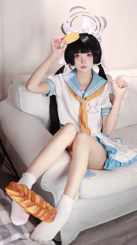 7902