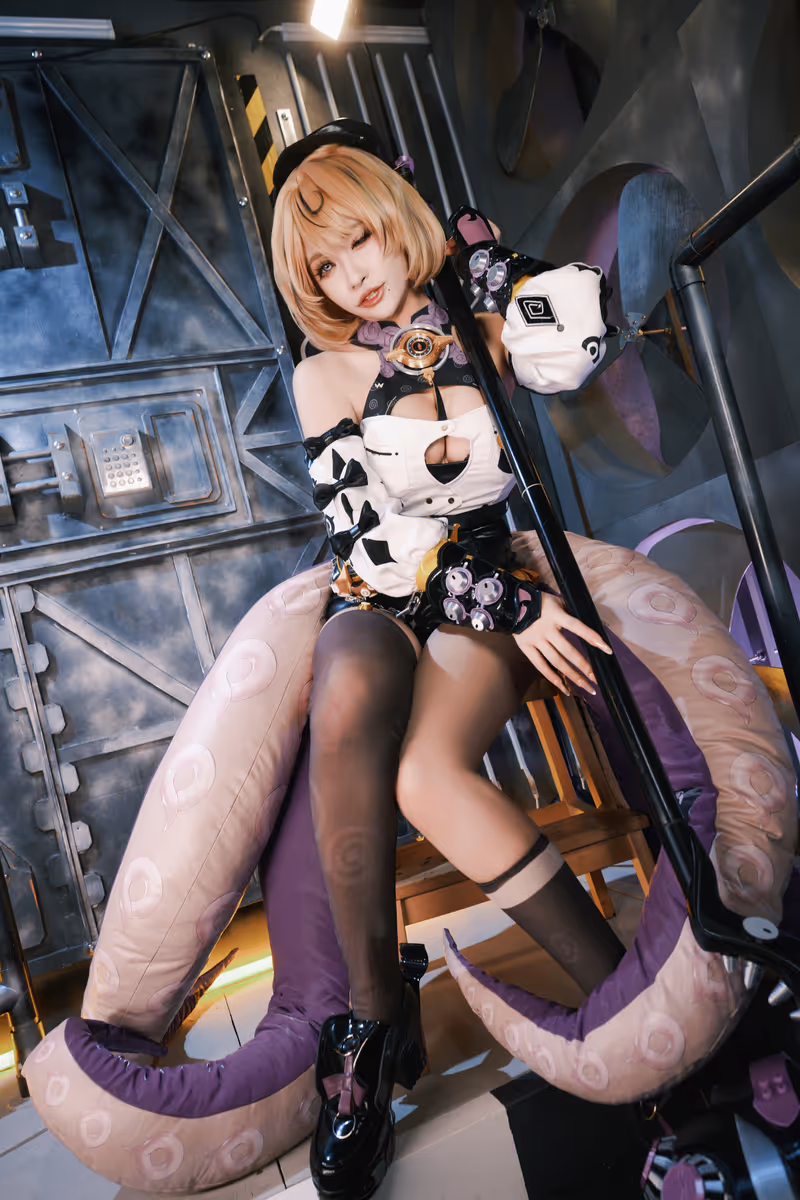 KING ANGEL cosplay 伊德海莉·墨菲 (绝区零) – photo 11 of 62