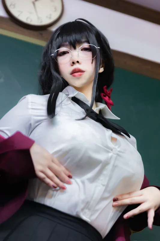 10496
