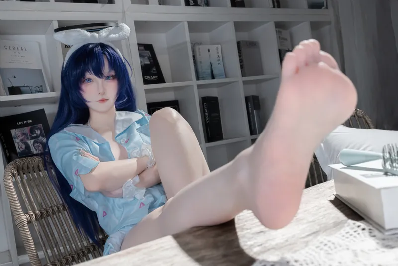 8457