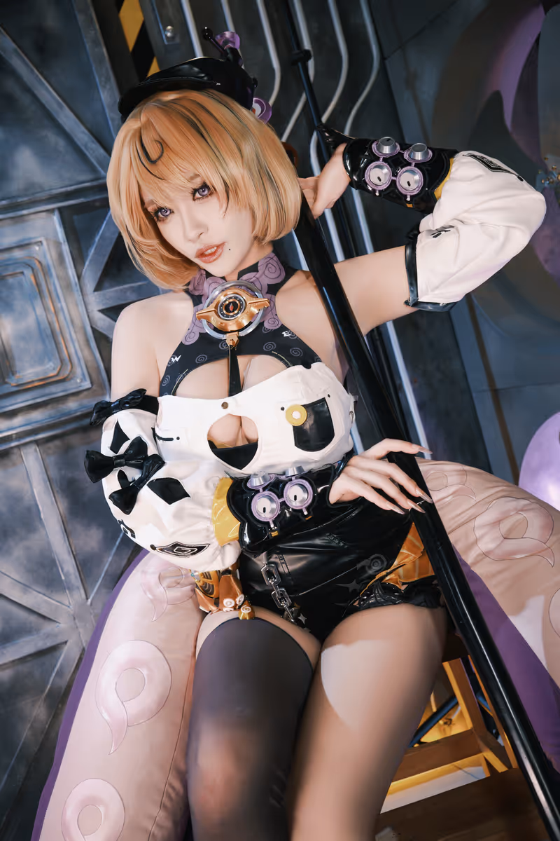 KING ANGEL cosplay 伊德海莉·墨菲 (绝区零) – photo 12 of 62