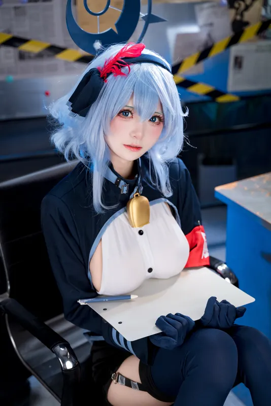 8952