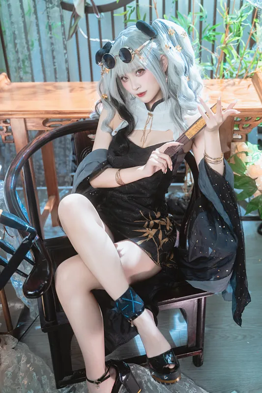 8928