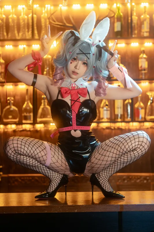 8318