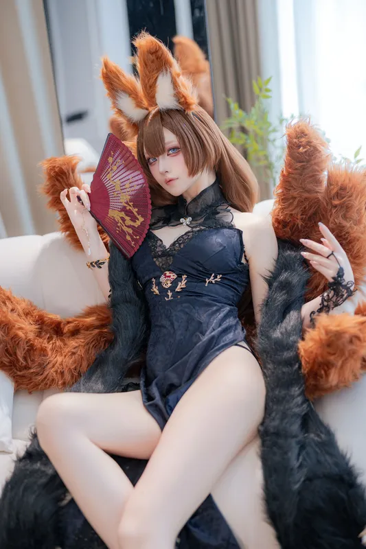 8902