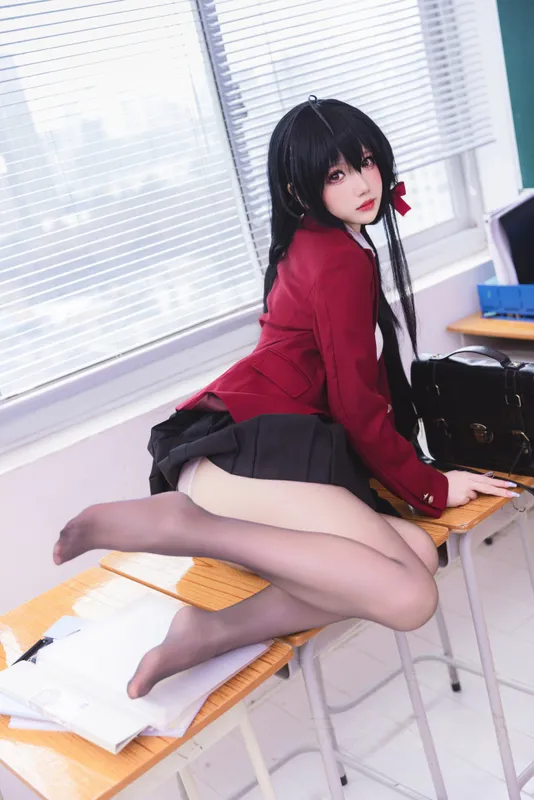 7423