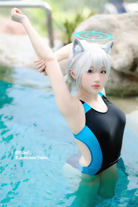 弥美 cosplay 砂狼白子 (蔚蓝档案) – photo 9 of 23
